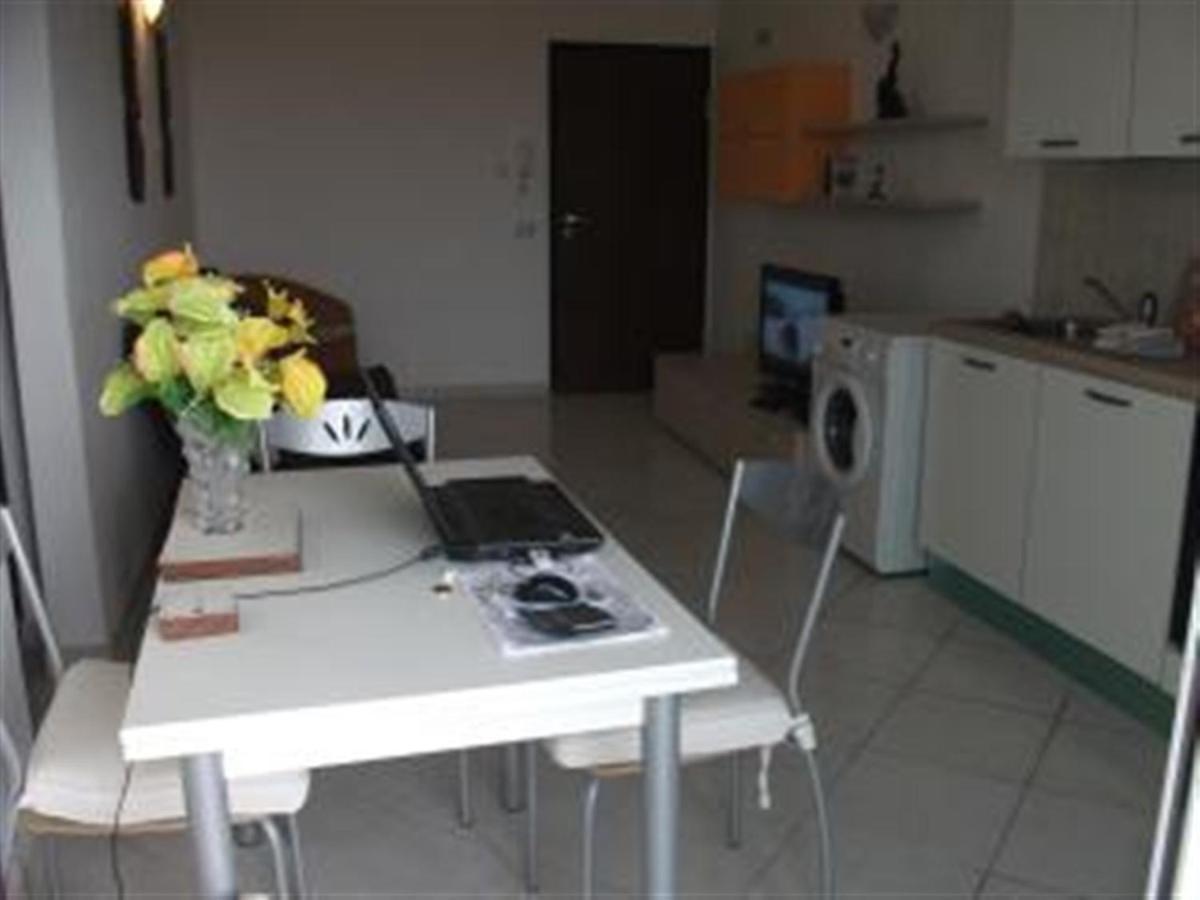 Adult Only Beachfront 2 Bedroom Apartment Santa Maria Airport Pick Up, Aircon, Unlimited Wifi Ideal For Remote Working And Long Stay Exterior foto